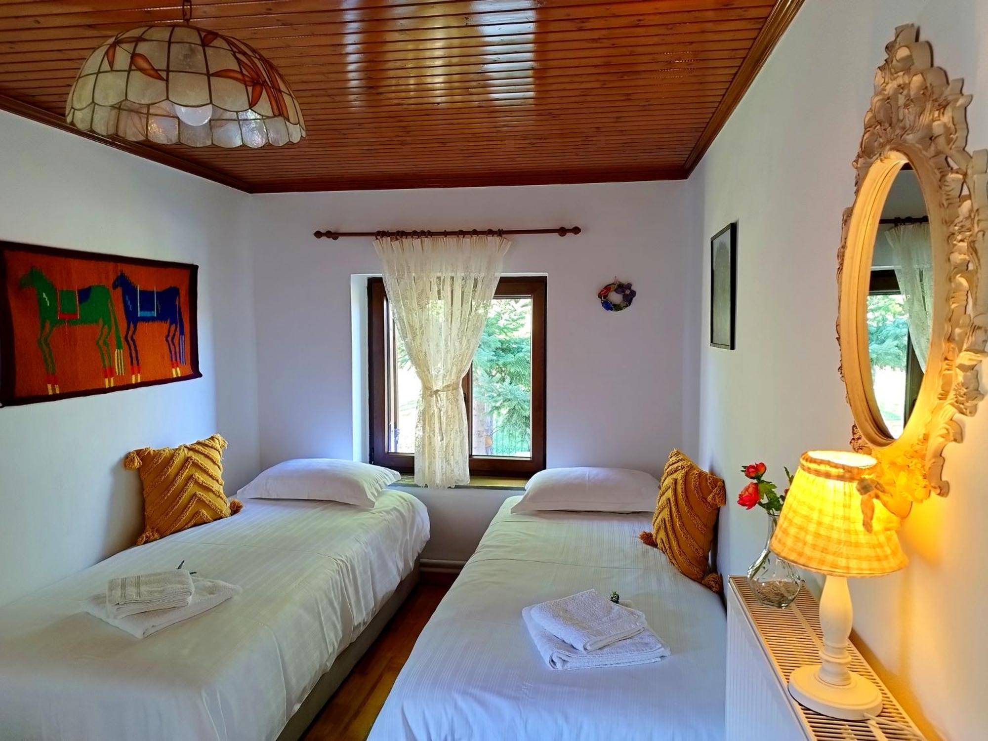 Cosy Lake House, Μια Ανάσα Πριν Τη Λίμνη Kalívia Esterno foto