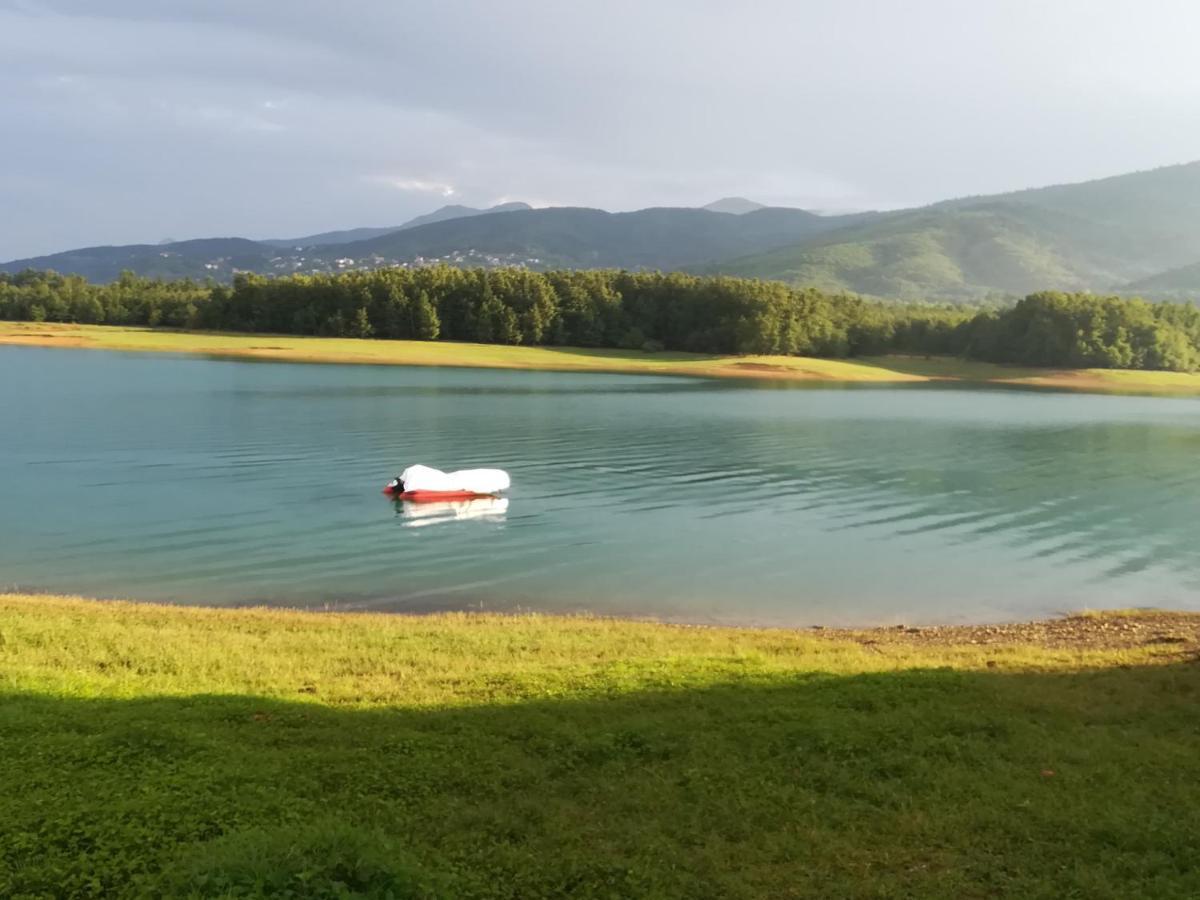 Cosy Lake House, Μια Ανάσα Πριν Τη Λίμνη Kalívia Esterno foto